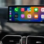 Tableau de bord de voiture avec Car Play dessus